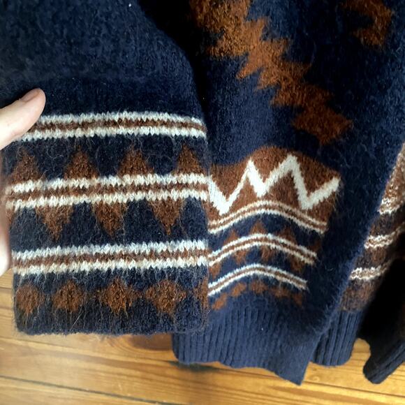 Tahari cozy western cardigan size small - Picture 2 of 4